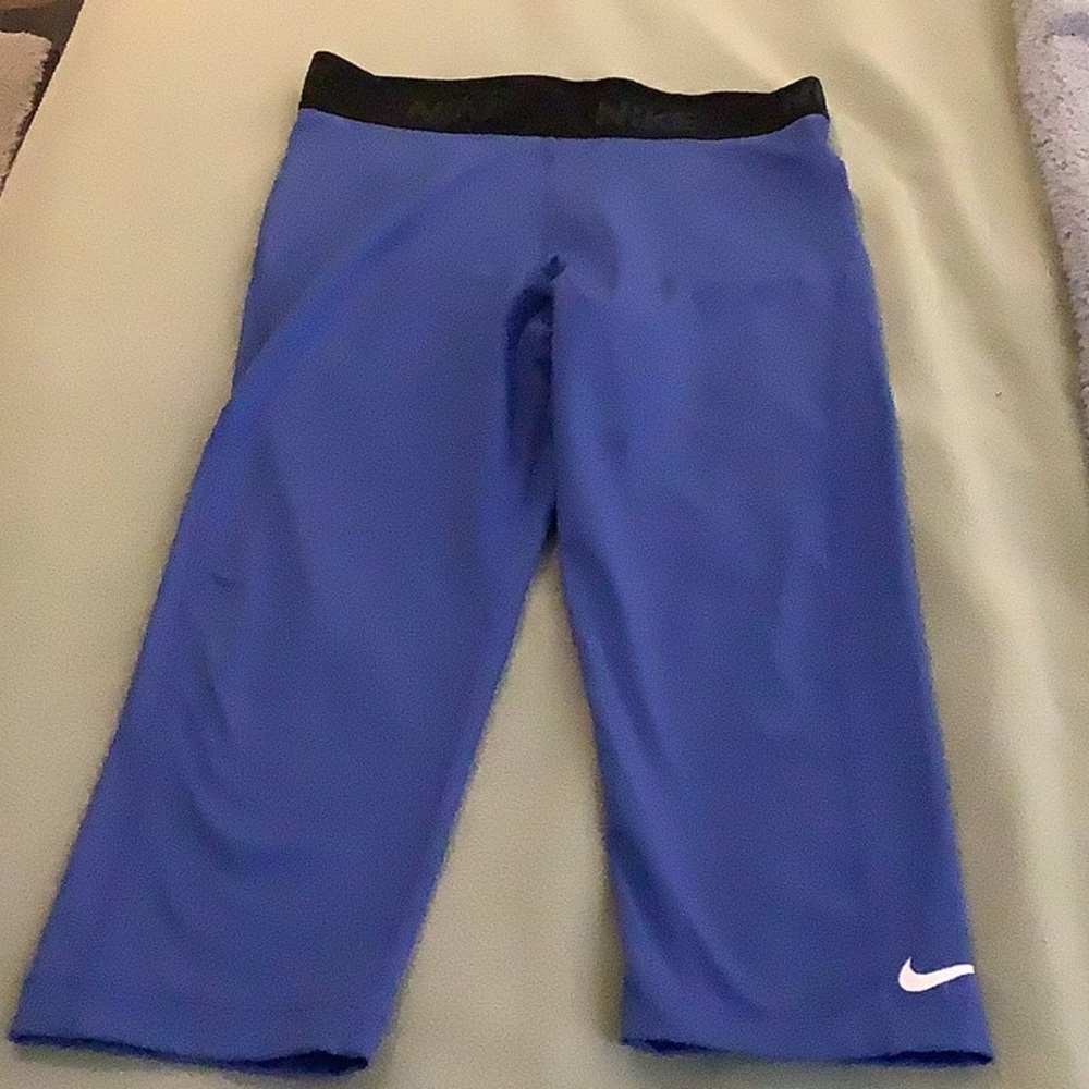 Nike Girl’s blue capri leggings Size Small.  See pictures for measurements.